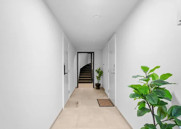 Scandinavian Design In Authentic Nordnes Leilighet *