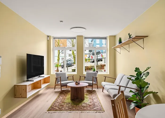 Apartment Scandinavian Design In Authentic Nordnes Bergen