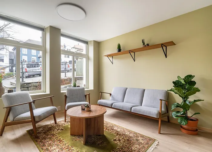 Scandinavian Design In Authentic Nordnes Leilighet *